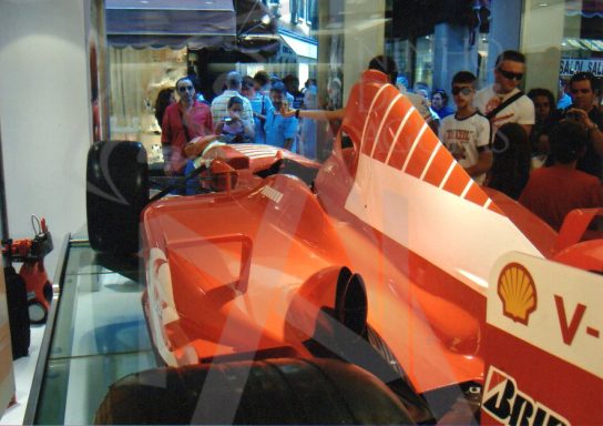 Fotografia - Anno 2000 - Negozio Ferrari - Ferrari Formula 1