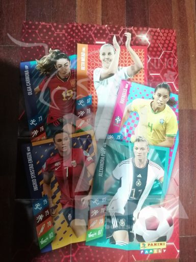 Folder - Nazionali - Anno 2023 - Raccolta Panini Family - Campionato del Mondo Femminile - (Poster 01 - Fronte)